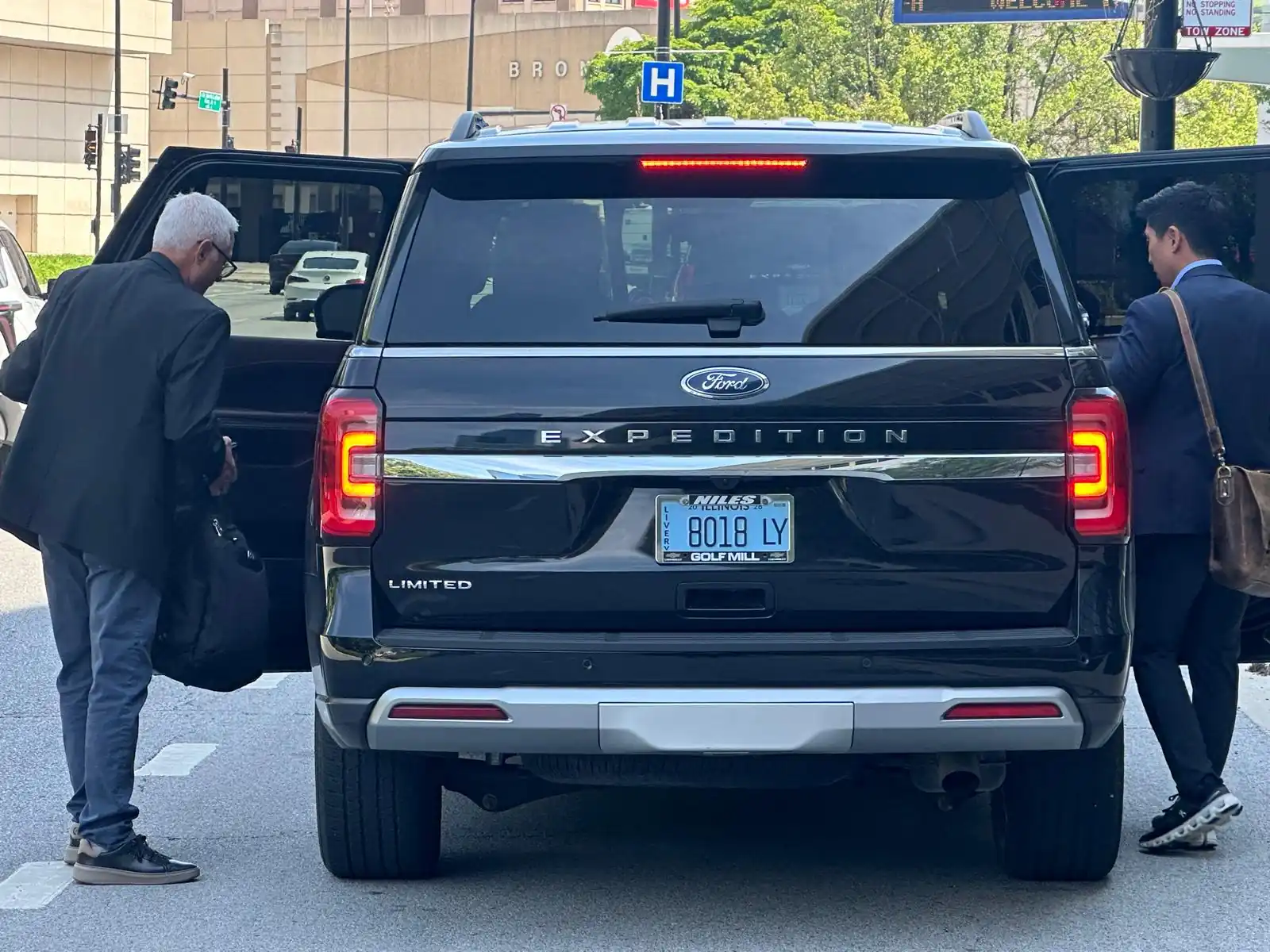 Luxury Black Car Service Chicago