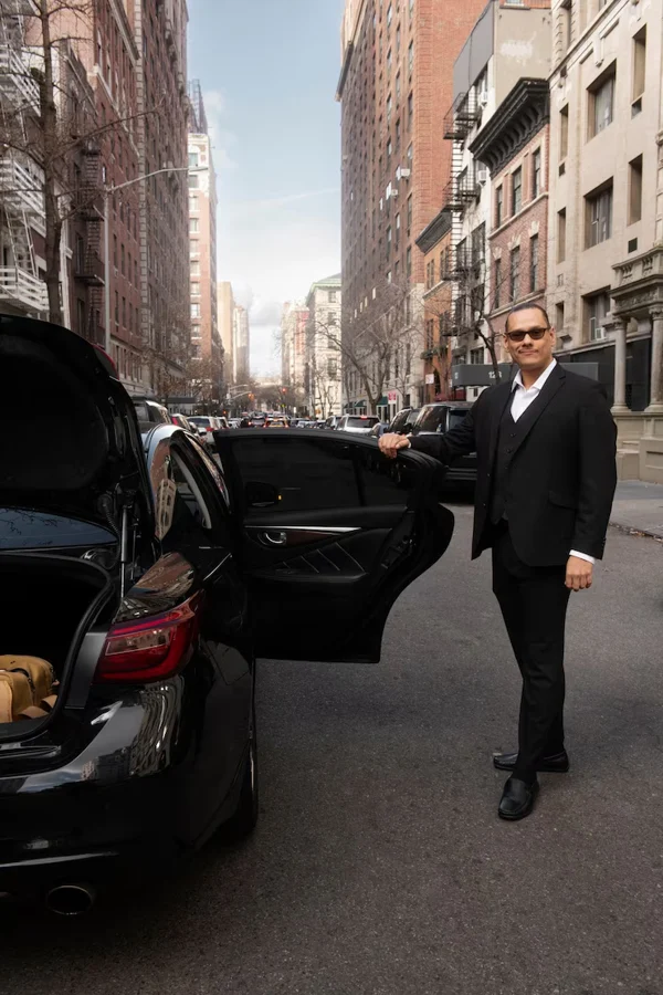 Chicago Chauffeur Service private luxury sedan