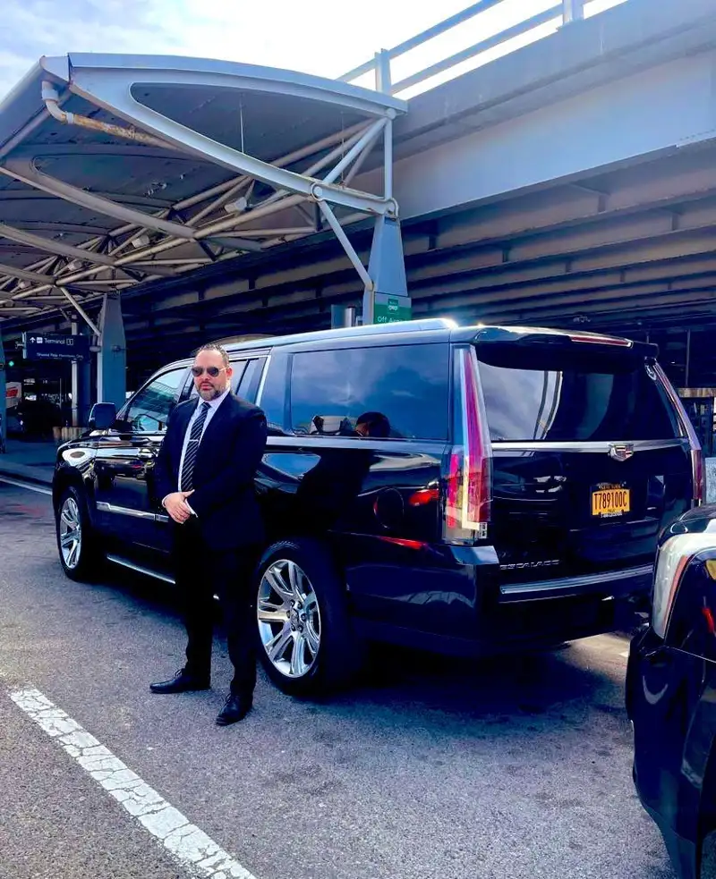 Luxury roadshows black car service