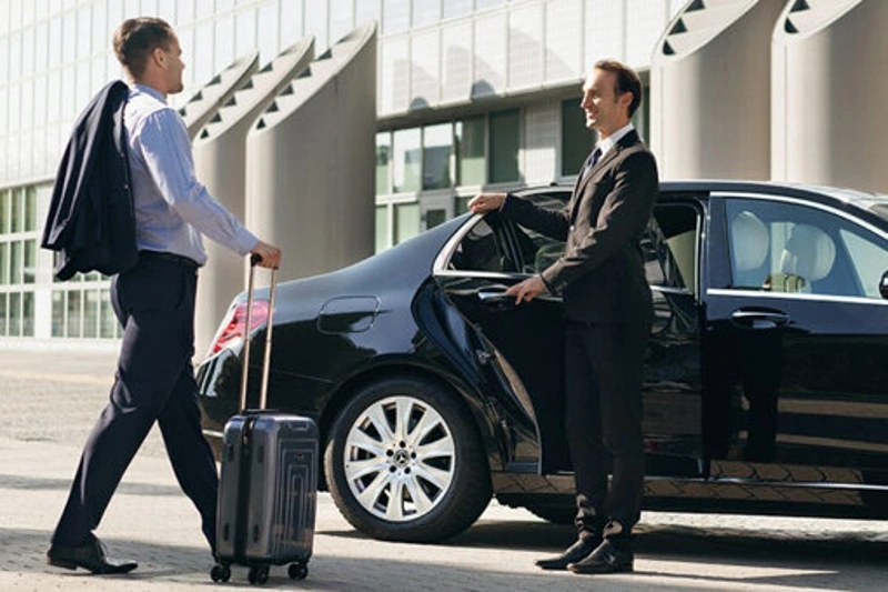 O’Hare to Wheaton car service luxury SUV airport pickup