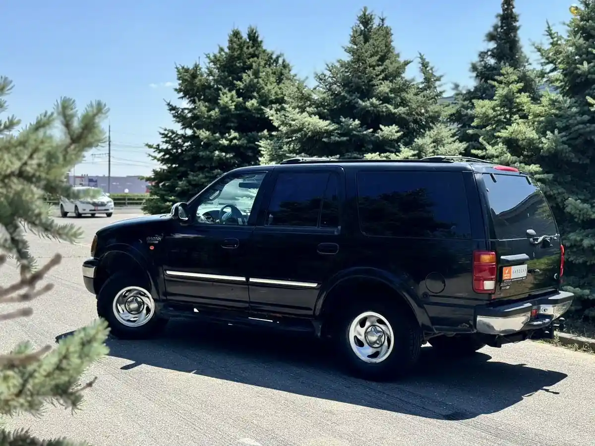 Ford Expedition Chauffeur Service Chicago